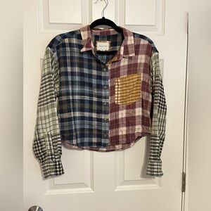 American Eagle cropped flannel size small